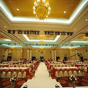 Garden banquet room of south Asian buyers happy heart